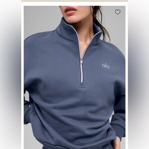 ALO Yoga Accolade Quarter-Zip Sweatshirt in Bluestone